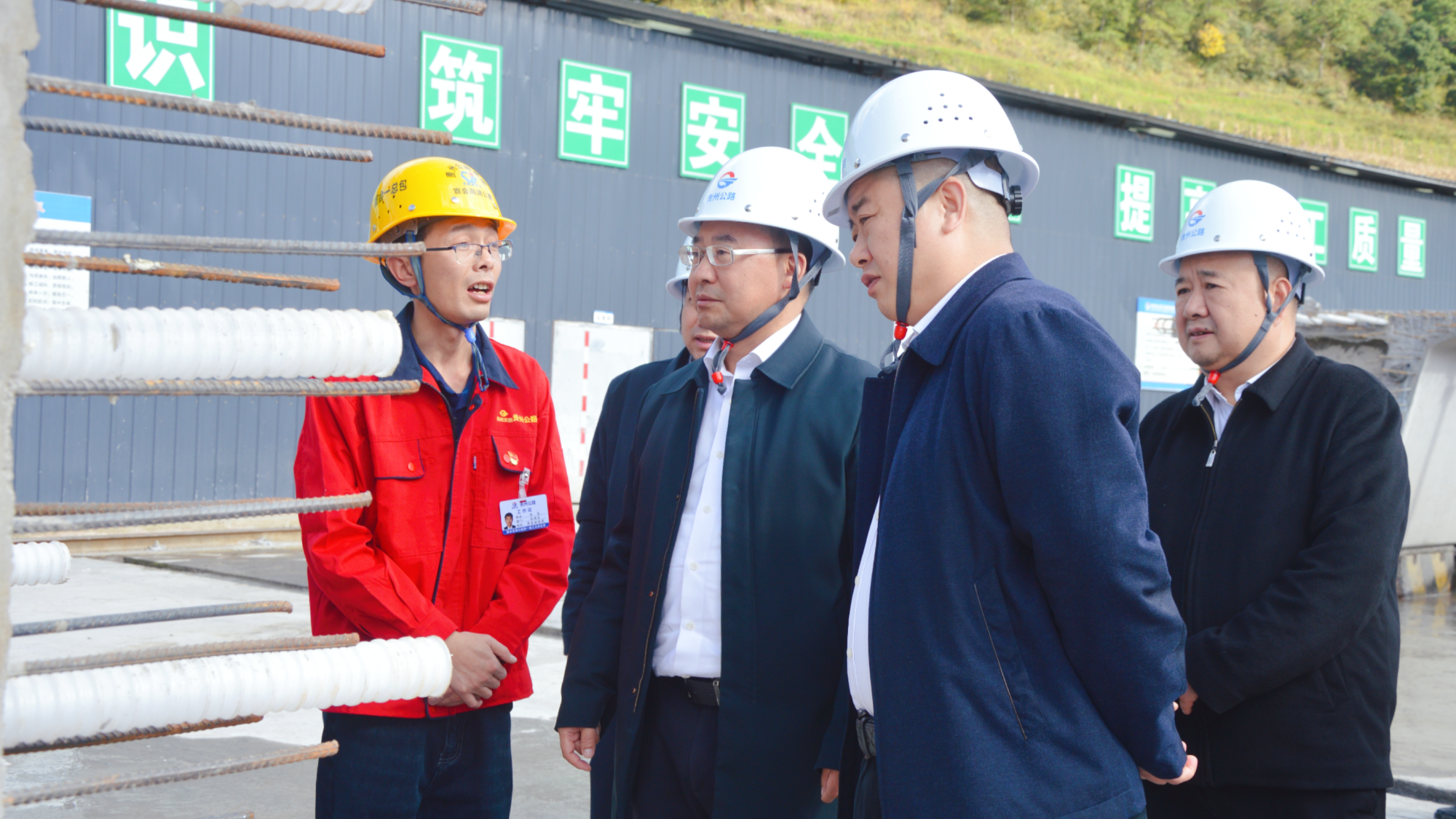 王剑波到贵州公路集团云南项目宣讲并开展调研式监督